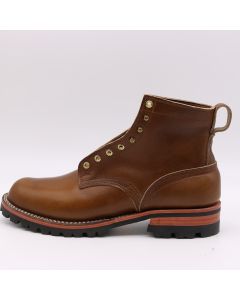 New condition urban drifter 6" height british tan cxl leather lug sole with a natural edge and brass hardware 
