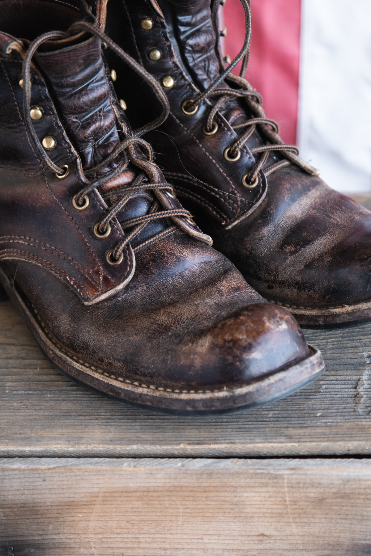 Black boots outlet with brown top