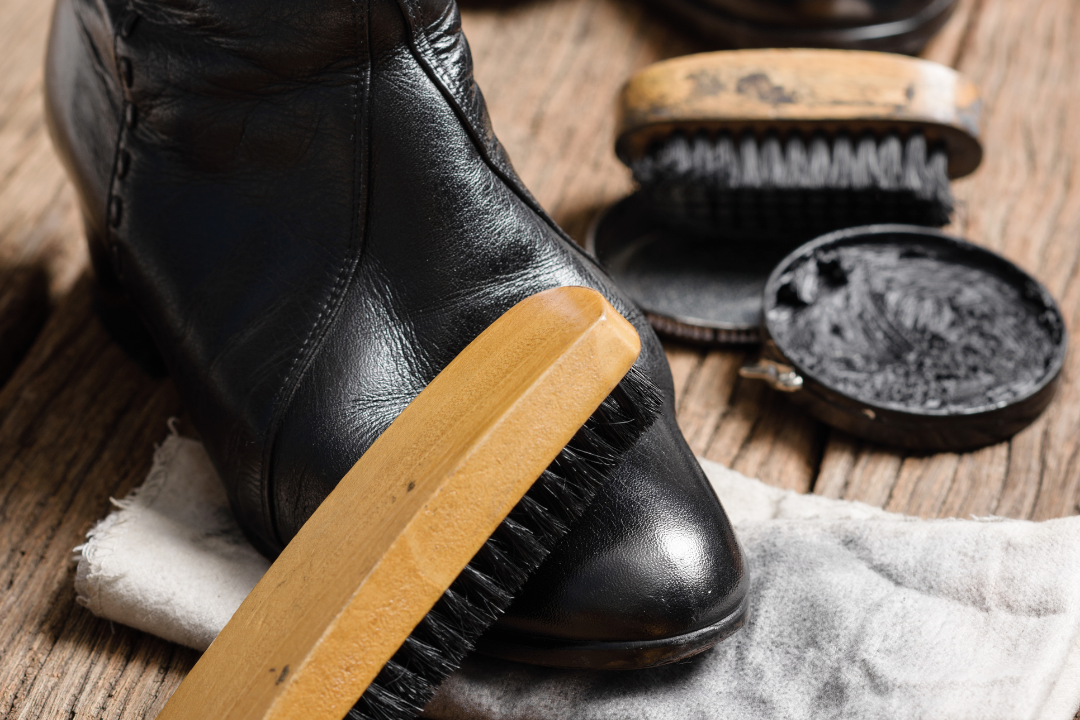 https://cdn.nicksboots.com/media/magefan_blog/The_Best_Way_To_Clean_Waxed_Canvas.png