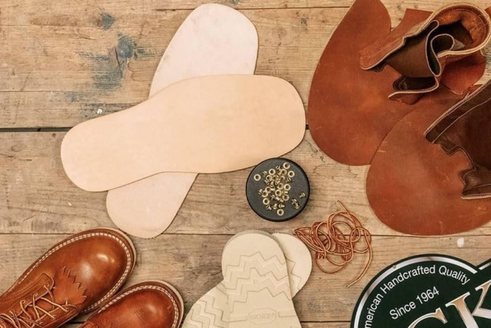https://cdn.nicksboots.com/media/magefan_blog/What_Are_Insoles_.jpg