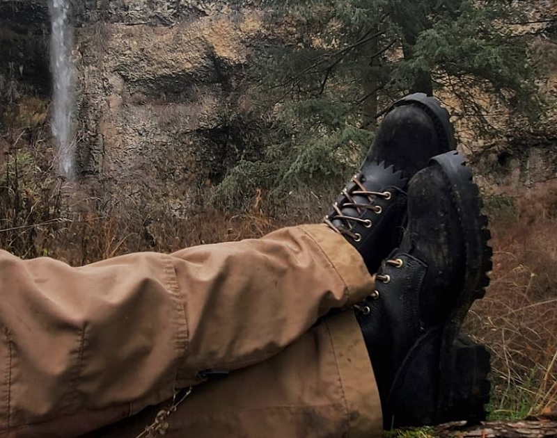 oiling work boots