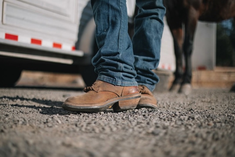 why do logging boots have tall heels