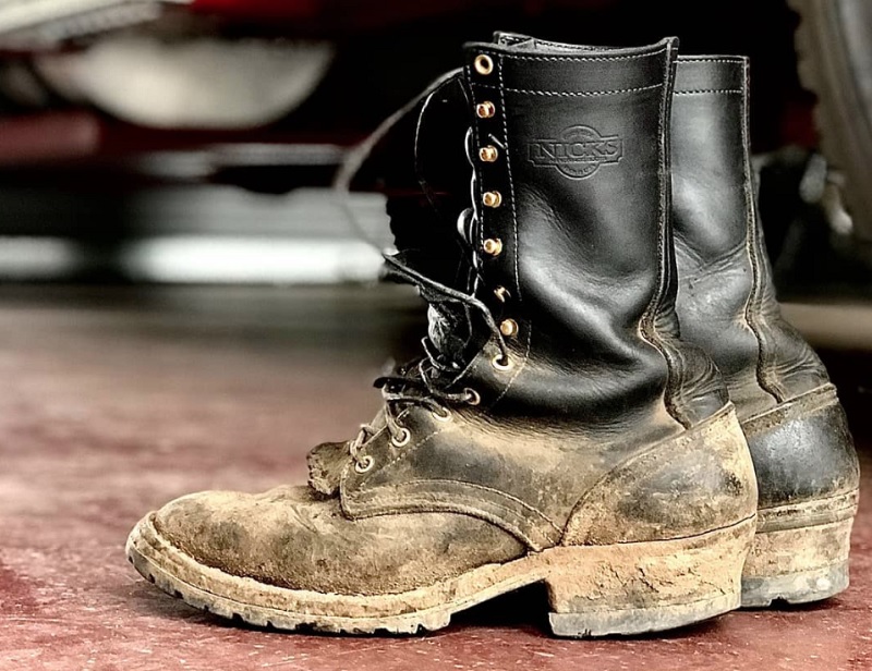 Should Your Work Boots Be Tight Or Loose?