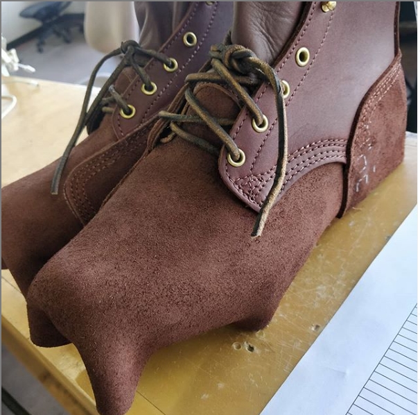 https://cdn.nicksboots.com/media/magefan_blog/why-you-should-get-custome-fitting-for-steel-toe-boots.jpg