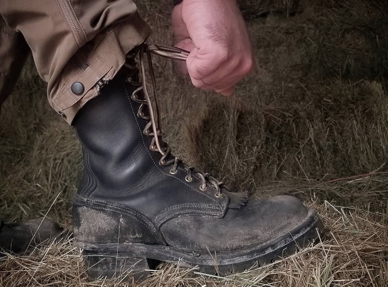 wearing work boots without heel chafing